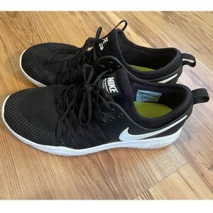 Black/White Nike Free TR Trainer 7 Sneakers, Size 9.5